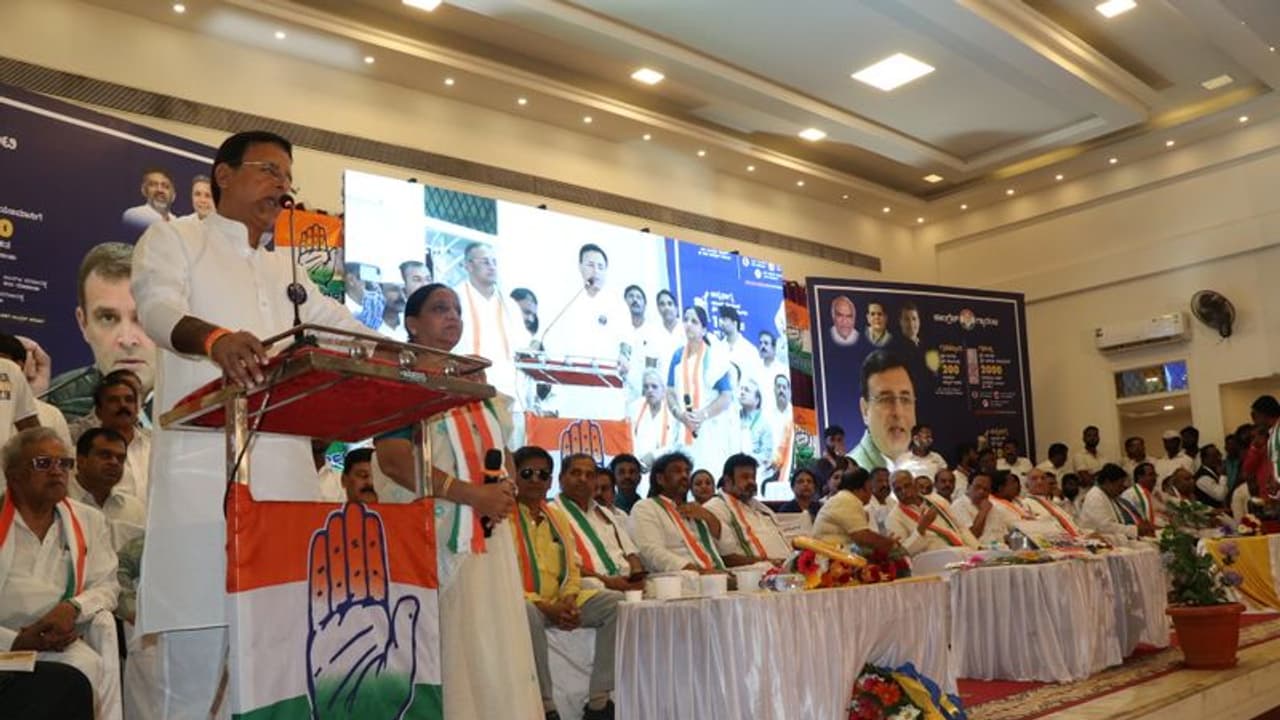 Shivamogga: ಸತ್ತ ಗುತ್ತಿಗೆದಾರನನ್ನು ಬಿಜೆಪಿ ವಾಪಸ್ ಕೊಡಬಲ್ಲದೇ? ಸುರ್ಜೇವಾಲ ಪ್ರಶ್ನೆ Shivamogga: ಸತ್ತ ಗುತ್ತಿಗೆದಾರನನ್ನು ಬಿಜೆಪಿ ವಾಪಸ್ ಕೊಡಬಲ್ಲದೇ? ಸುರ್ಜೇವಾಲ ಪ್ರಶ್ನೆ