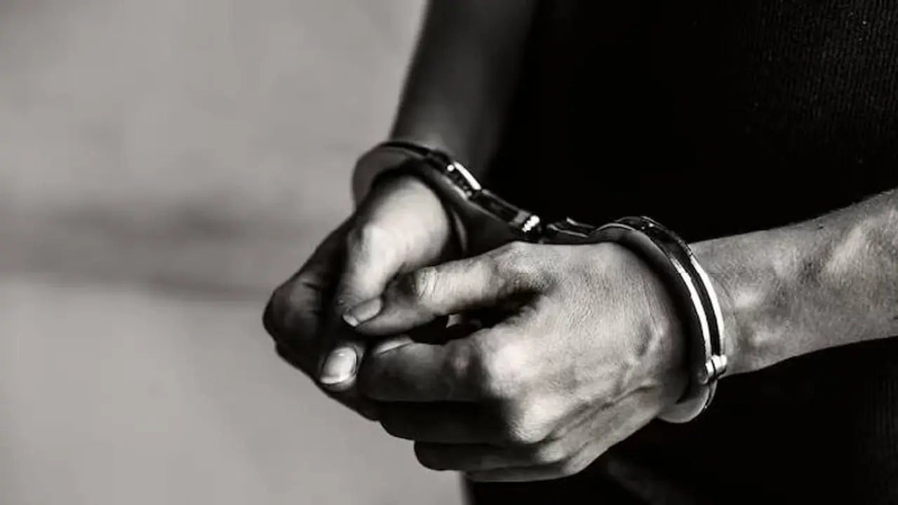 പ്രമുഖ കമ്പനിയുടെ എച്ച് ആർ മാനേജർ, ഒഴിവു വേളകളിൽ മാല പൊട്ടിക്കൽ, അറസ്റ്റിലായപ്പോൾ കുറ്റസമ്മതം പ്രമുഖ കമ്പനിയുടെ എച്ച് ആർ മാനേജർ, ഒഴിവു വേളകളിൽ മാല പൊട്ടിക്കൽ, അറസ്റ്റിലായപ്പോൾ കുറ്റസമ്മതം