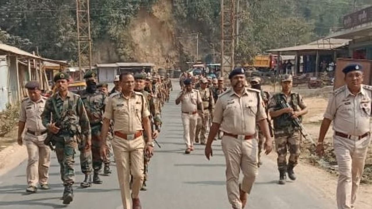 లెఫ్ట్ పార్టీల నాయకులు, కాంగ్రెస్ ఎంపీలపై దాడి.. ముగ్గురి అరెస్టు లెఫ్ట్ పార్టీల నాయకులు, కాంగ్రెస్ ఎంపీలపై దాడి.. ముగ్గురి అరెస్టు