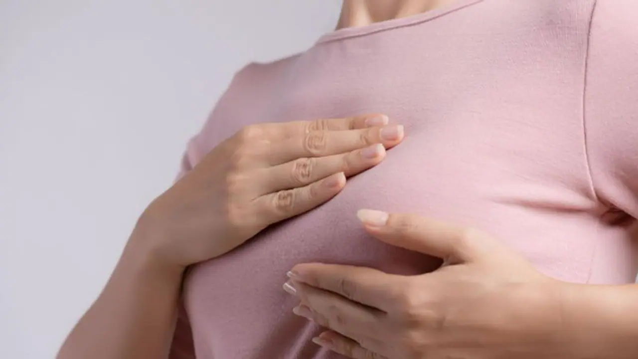 ഒരു സ്തനത്തിന് മാത്രം വലിപ്പം വയ്ക്കുക, ആകൃതിയിൽ മാറ്റം വരുക; അറിയാം സ്തനാര്ബുദ്ദത്തിന്റെ ആരംഭലക്ഷണങ്ങള് ഒരു സ്തനത്തിന് മാത്രം വലിപ്പം വയ്ക്കുക, ആകൃതിയിൽ മാറ്റം വരുക; അറിയാം സ്തനാര്ബുദ്ദത്തിന്റെ ആരംഭലക്ഷണങ്ങള്