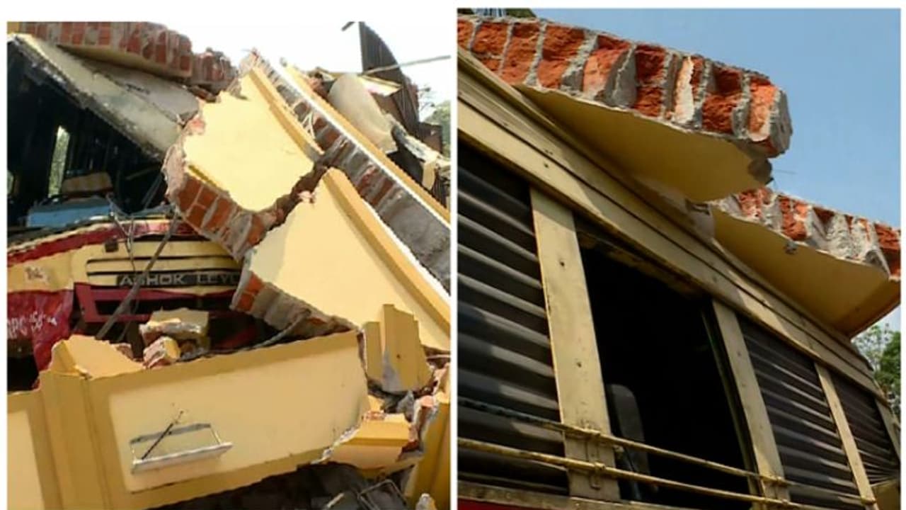 പത്തനംതിട്ടയിൽ കെഎസ്ആർടിസി ബസും കാറും കൂട്ടിയിടിച്ച് അപകടം; ബസ് യാത്രക്കാർക്ക് പരിക്ക് പത്തനംതിട്ടയിൽ കെഎസ്ആർടിസി ബസും കാറും കൂട്ടിയിടിച്ച് അപകടം; ബസ് യാത്രക്കാർക്ക് പരിക്ക്