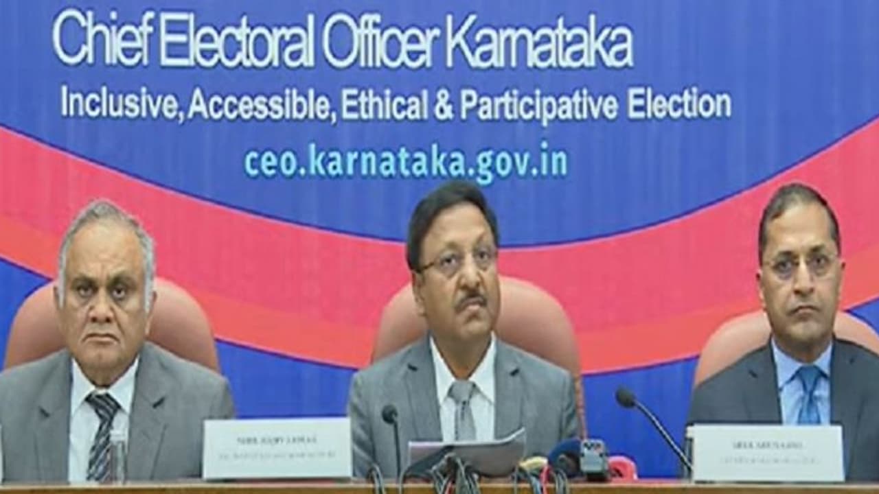 ರಾಜ್ಯದಲ್ಲಿ ಒಂದೇ ಹಂತದಲ್ಲಿ ಮತದಾನ ಸಾಧ್ಯತೆ, ಸುಳಿವು ಕೊಟ್ಟ ಚುನಾವಣಾ ಆಯೋಗ! ರಾಜ್ಯದಲ್ಲಿ ಒಂದೇ ಹಂತದಲ್ಲಿ ಮತದಾನ ಸಾಧ್ಯತೆ, ಸುಳಿವು ಕೊಟ್ಟ ಚುನಾವಣಾ ಆಯೋಗ!
