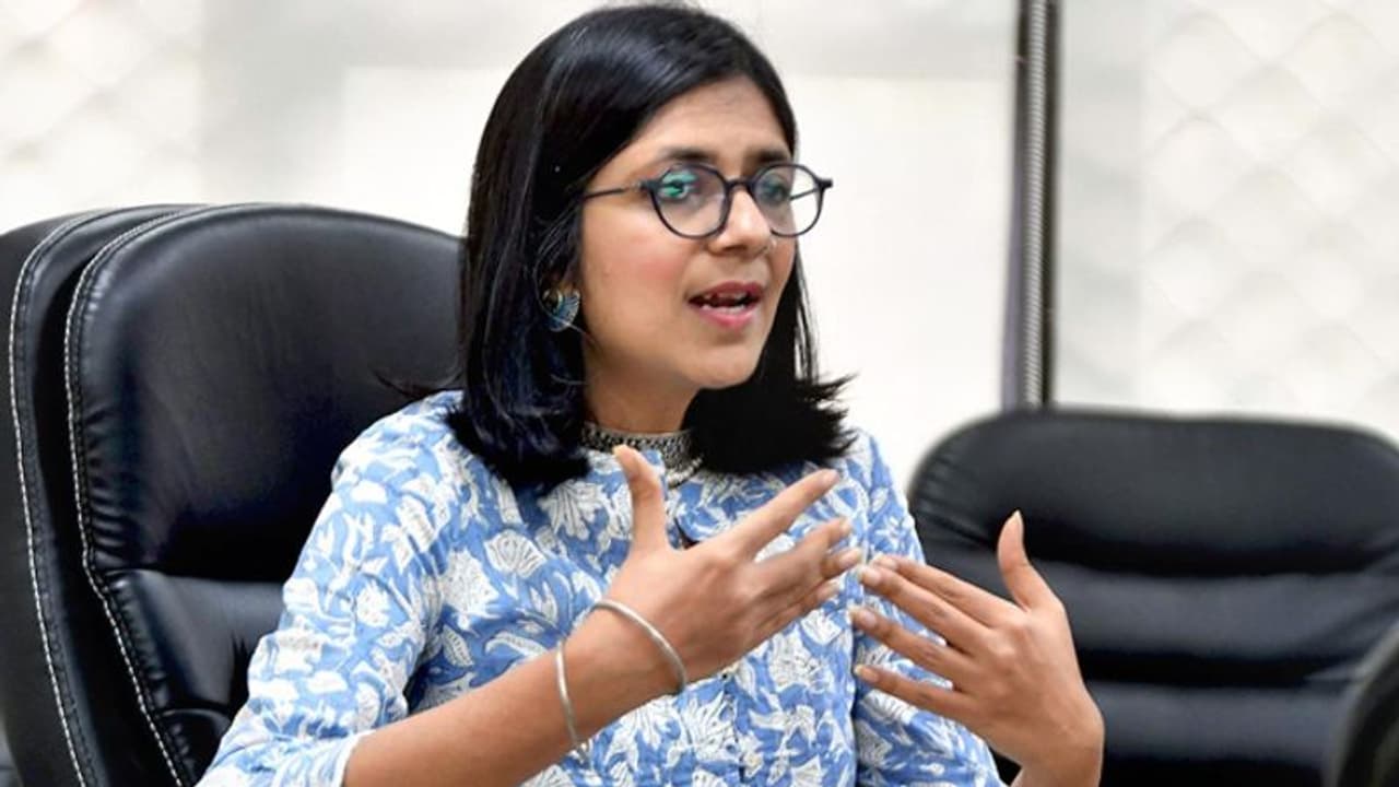 'ചെറുപ്പത്തിൽ അച്ഛൻ പലതവണ ലൈംഗികമായി പീഡിപ്പിച്ചു, പേടിച്ച് ഒളിച്ചിരുന്നു ': ദില്ലി വനിതാ കമ്മീഷൻ അധ്യക്ഷ 'ചെറുപ്പത്തിൽ അച്ഛൻ പലതവണ ലൈംഗികമായി പീഡിപ്പിച്ചു, പേടിച്ച് ഒളിച്ചിരുന്നു ': ദില്ലി വനിതാ കമ്മീഷൻ അധ്യക്ഷ