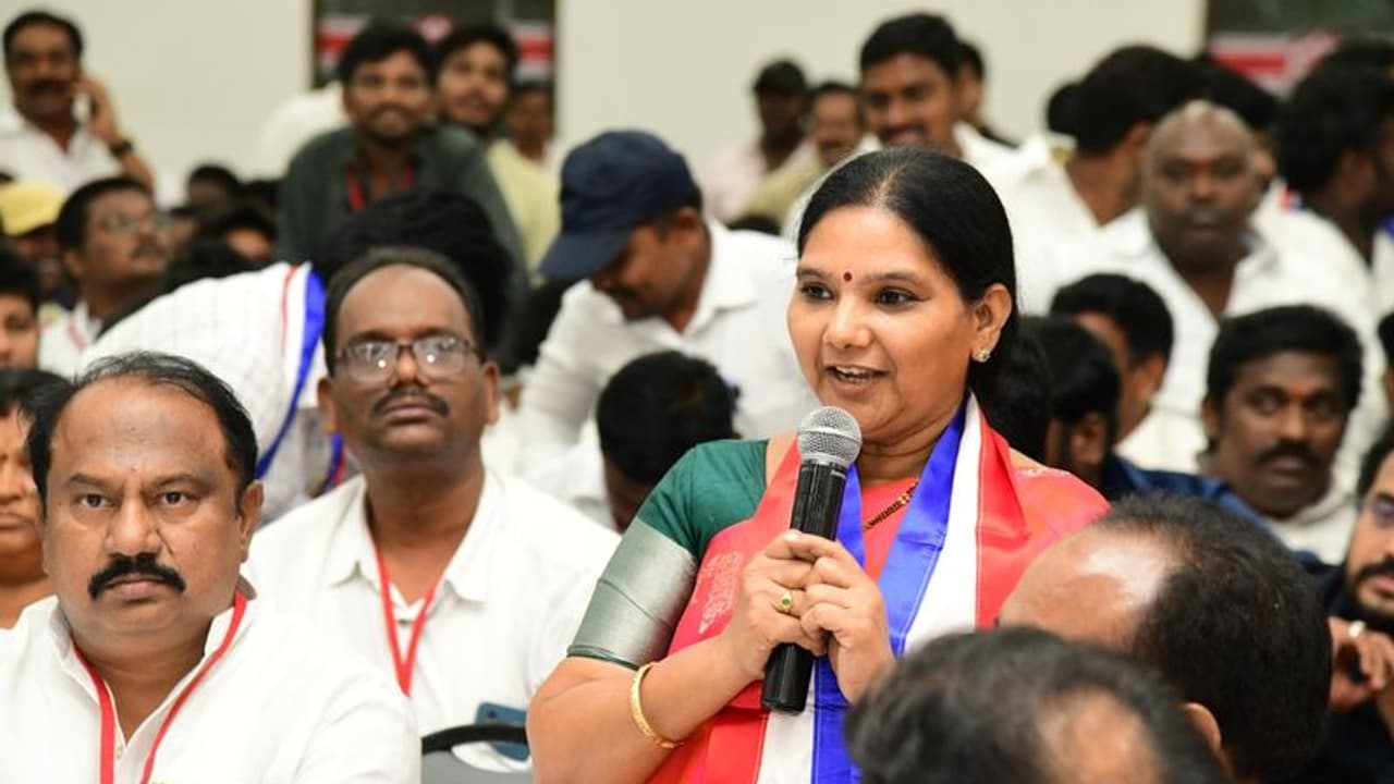 రాజధానిలో జగన్కు షాక్.. జనసేనలోకి మంగళగిరి మాజీ ఎమ్మెల్యే కాండ్రు కమల..? రాజధానిలో జగన్కు షాక్.. జనసేనలోకి మంగళగిరి మాజీ ఎమ్మెల్యే కాండ్రు కమల..?