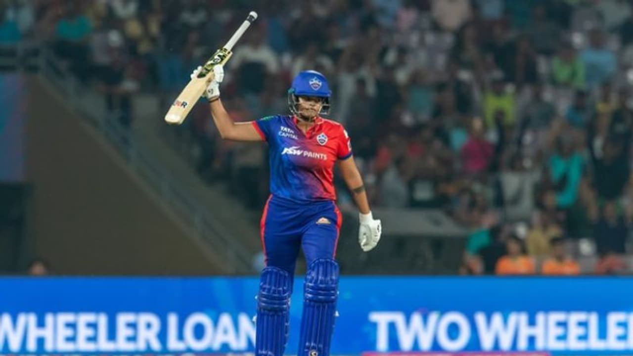 WPL 2023: ஷஃபாலி வெர்மா காட்டடி பேட்டிங்..! வெறும் ஏழே ஓவரில் இலக்கை அடித்து டெல்லி கேபிடள்ஸ் அணி அபார வெற்றி 