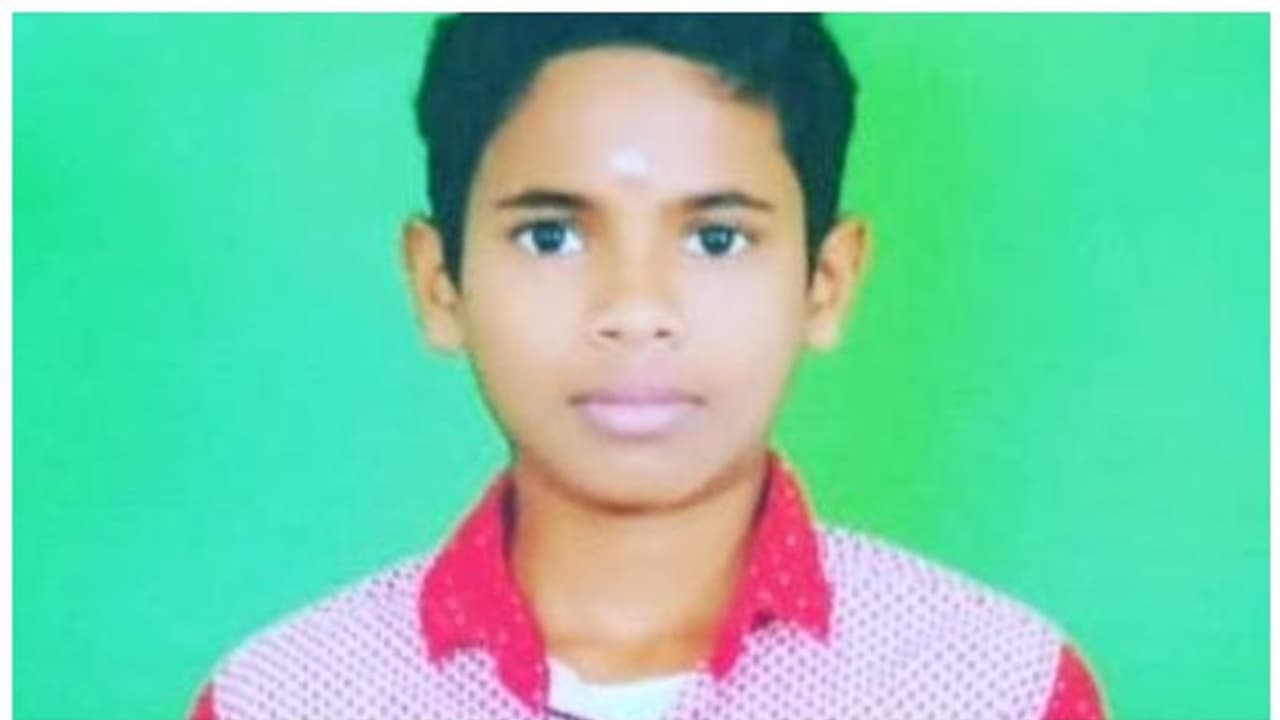 'പോകല്ലേ മോനേ, ക്ഷീണമുണ്ട്', അമ്മ പറഞ്ഞിട്ടും കേട്ടില്ല; നീന്തൽകുളത്തിൽ പരിശീലനത്തിനിടെ 12കാരന് മുങ്ങിമരിച്ചു 'പോകല്ലേ മോനേ, ക്ഷീണമുണ്ട്', അമ്മ പറഞ്ഞിട്ടും കേട്ടില്ല; നീന്തൽകുളത്തിൽ പരിശീലനത്തിനിടെ 12കാരന് മുങ്ങിമരിച്ചു