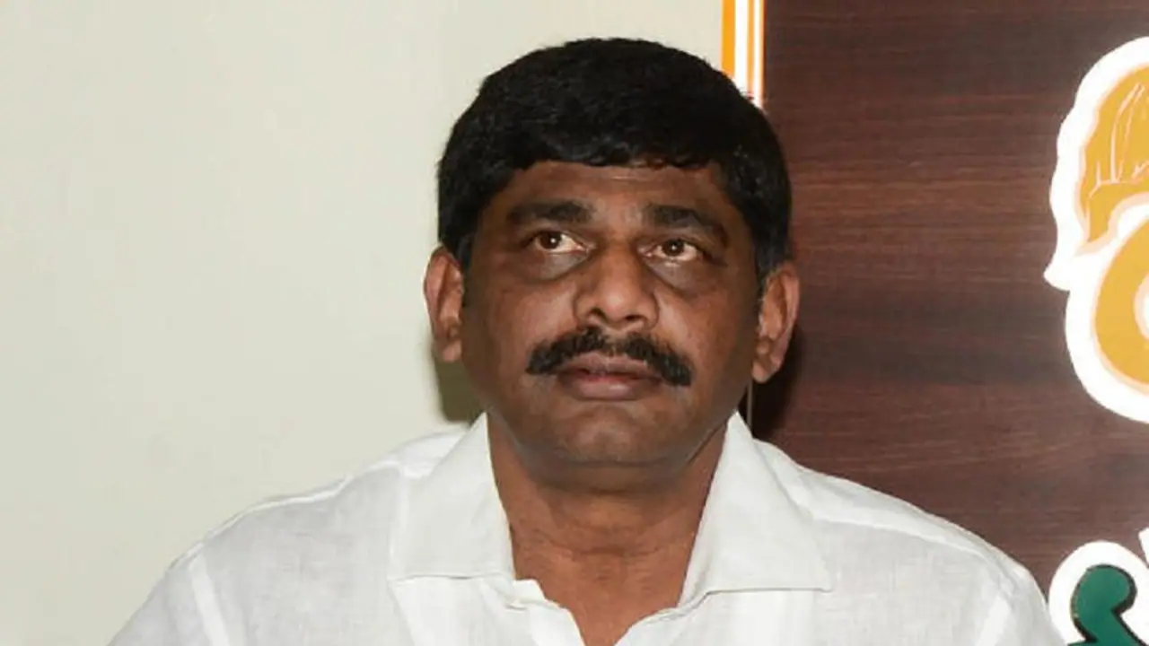 ಬಿಜೆಪಿ ಜೆಡಿಎಸ್ ಮೈತ್ರಿಗೆ ಠಕ್ಕರ್‌ ನೀಡಲು ಸಂಸದ ಡಿಕೆಸು ಮನೆಯಲ್ಲಿ ಸಭೆ