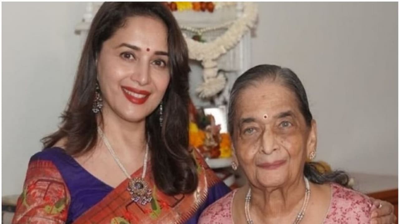 பாலிவுட் நடிகை மாதுரி தீட்சித்தின் தாயார் மரணம் ஆறுதல் கூறும் ரசிகர்கள் பாலிவுட் நடிகை மாதுரி தீட்சித்தின் தாயார் மரணம் ஆறுதல் கூறும் ரசிகர்கள்