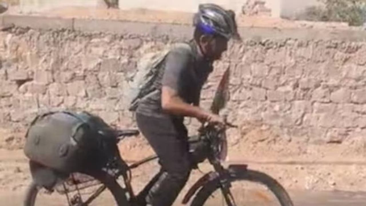 7000 കിലോമീറ്റർ സൈക്കിളിൽ സഞ്ചരിച്ച് യുവാവ്, കാരണം... 