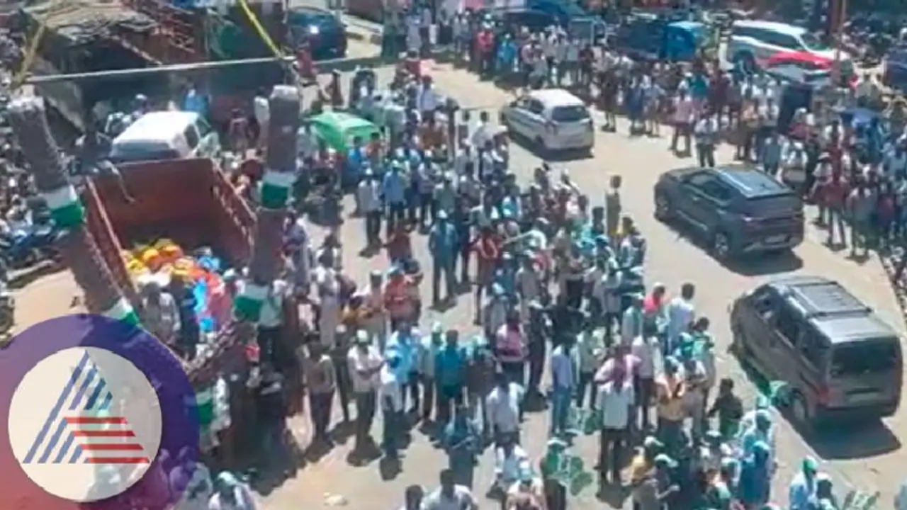 ಆನೇಕಲ್ನಲ್ಲಿ ಪಂಚರತ್ನ ಯಾತ್ರೆ: ಹೆಚ್ಡಿಕೆ ಸ್ವಾಗತಕ್ಕೆ ಸಿದ್ಧಗೊಂಡ 40 ಅಡಿ ಎತ್ತರದ ಬೃಹತ್ ಹಾರ! ಆನೇಕಲ್ನಲ್ಲಿ ಪಂಚರತ್ನ ಯಾತ್ರೆ: ಹೆಚ್ಡಿಕೆ ಸ್ವಾಗತಕ್ಕೆ ಸಿದ್ಧಗೊಂಡ 40 ಅಡಿ ಎತ್ತರದ ಬೃಹತ್ ಹಾರ!