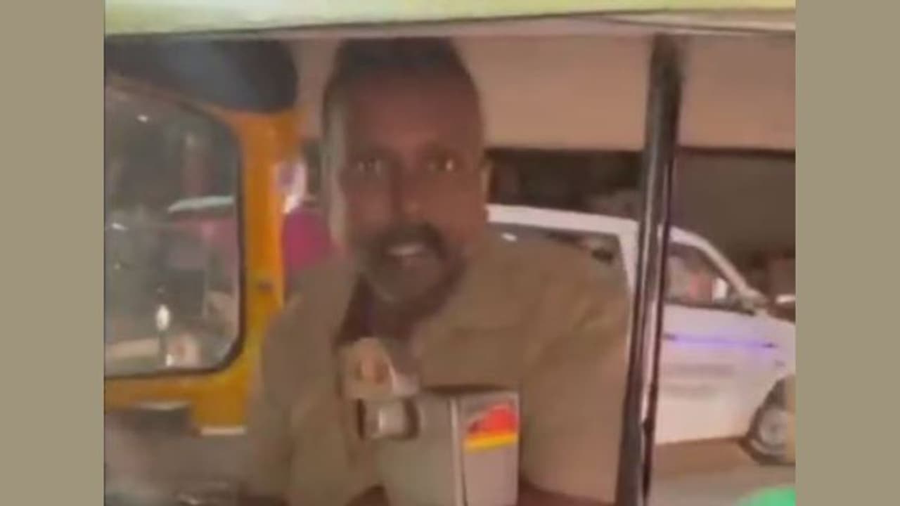 'ഇത് എന്റെ നാടാണ്, ഞാനെന്തിന് ഹിന്ദിയിൽ സംസാരിക്കണം' ഓട്ടോ ഡ്രൈവറും യാത്രികരും തമ്മിലുള്ള തര്ക്കം വൈറൽ 'ഇത് എന്റെ നാടാണ്, ഞാനെന്തിന് ഹിന്ദിയിൽ സംസാരിക്കണം' ഓട്ടോ ഡ്രൈവറും യാത്രികരും തമ്മിലുള്ള തര്ക്കം വൈറൽ