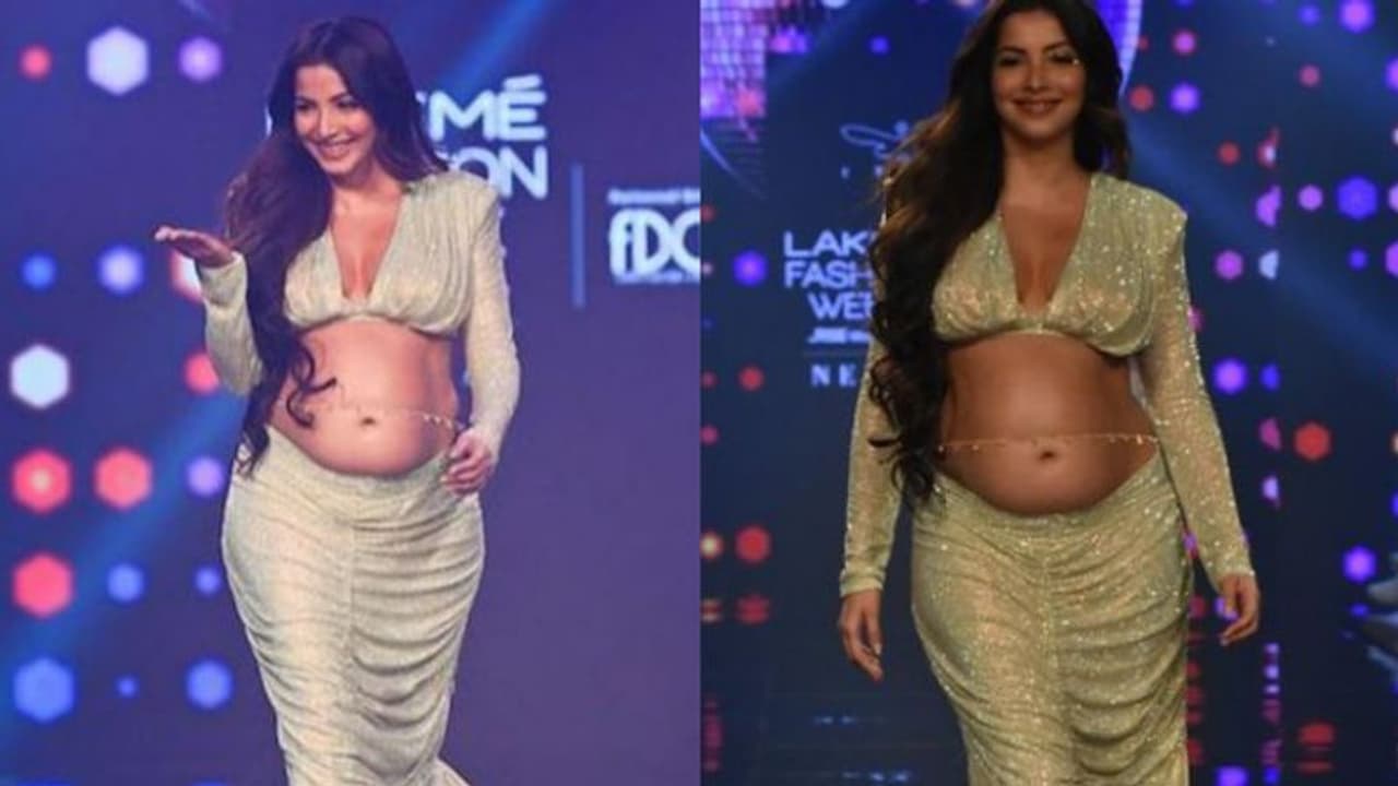 റാംപിൽ ‘ബേബി ബംപു’മായി അന്തര മാർവ; പ്രശംസിച്ച് ഫാഷന്‍ ലോകം...