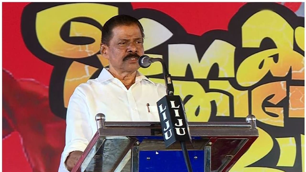 പാർട്ടിയെ വെല്ലുവിളിച്ച് മുന്നോട്ട് പോകാൻ അനുവദിക്കില്ല; കുട്ടനാട്ടിലെ പ്രശ്നം തീർക്കുമെന്ന് എം വി ഗോവിന്ദൻ പാർട്ടിയെ വെല്ലുവിളിച്ച് മുന്നോട്ട് പോകാൻ അനുവദിക്കില്ല; കുട്ടനാട്ടിലെ പ്രശ്നം തീർക്കുമെന്ന് എം വി ഗോവിന്ദൻ