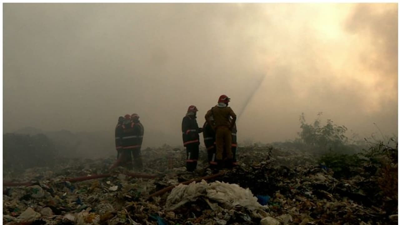 ബ്രഹ്മപുരം തീപിടിത്തം; അട്ടിമറിയില്ലെന്ന് പൊലീസ് റിപ്പോർട്ട്, തീപിടുത്തത്തിന് കാരണം അമിത ചൂട്