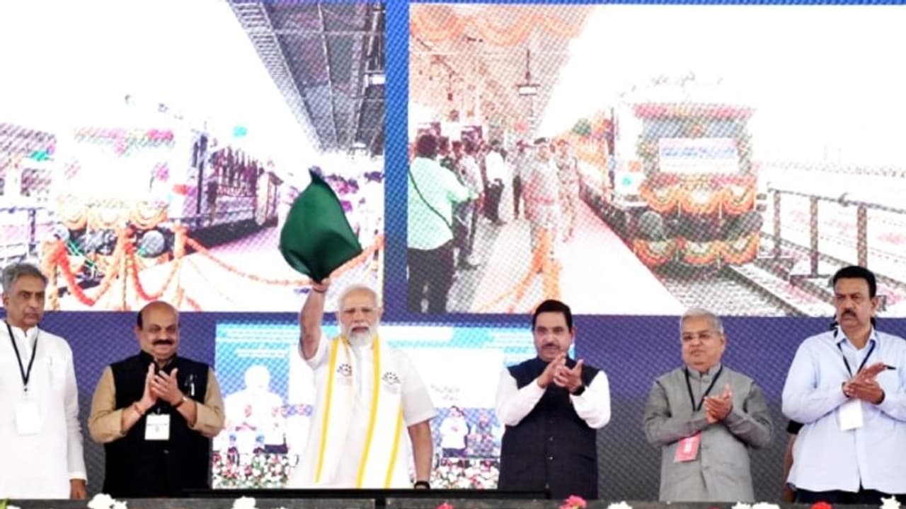 ಧಾರವಾಡದಲ್ಲಿ 3,500 ಕೋಟಿ ವೆಚ್ಚದ ಕಾಮಗಾರಿಗಳಿಗೆ ನರೇಂದ್ರ ಮೋದಿ ಚಾಲನೆ: ಇಲ್ಲಿದೆ ಯೋಜನೆಗಳ ವಿವರ