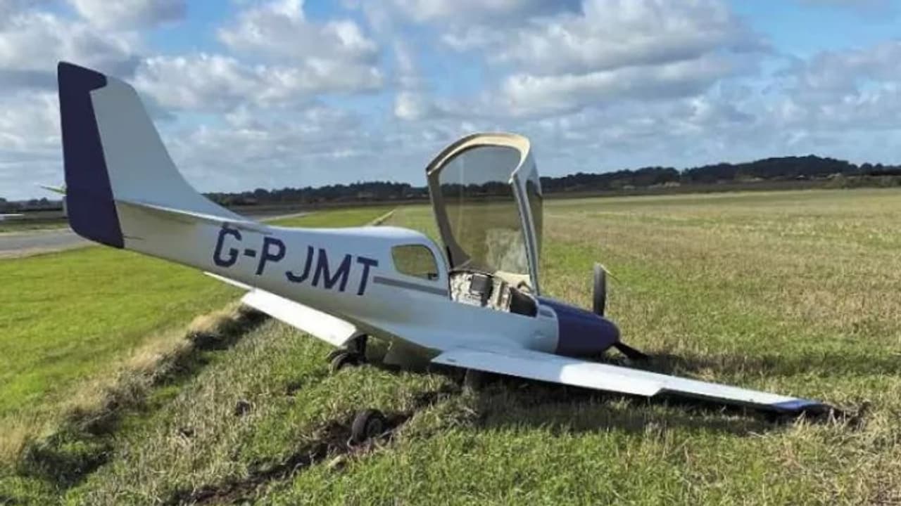 വിമാനം തകരാറിനെ തുടര്‍ന്ന് ഇടിച്ചിറക്കി തകര്‍ന്നു; പരിക്കില്ലാതെ യാത്രക്കാരനെ രക്ഷിച്ചത് പൈലറ്റിന്‍റെ മികവ്