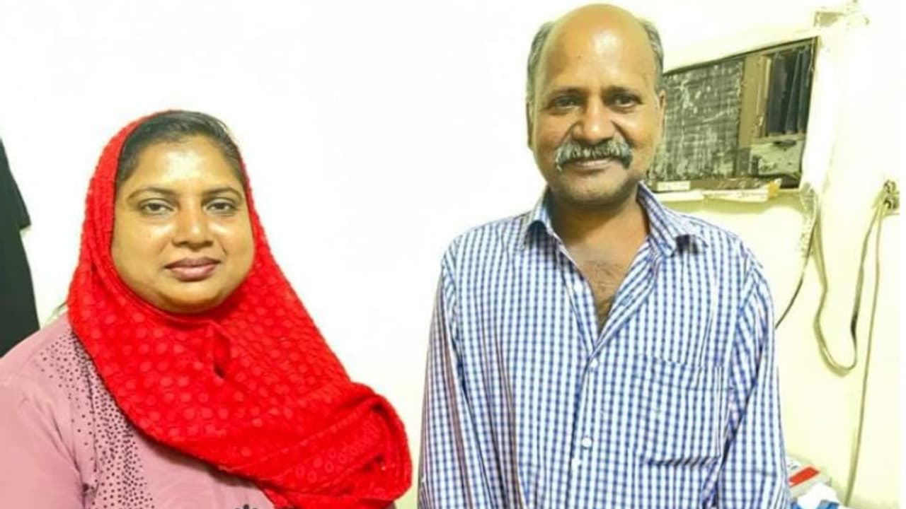 സ്പോണ്സര് കൈയൊഴിഞ്ഞതോടെ പുറത്തിറങ്ങാനാവാത്ത അവസ്ഥയില് കഴിഞ്ഞിരുന്ന പ്രവാസി ഒടുവില് നാട്ടിലേക്ക് മടങ്ങി സ്പോണ്സര് കൈയൊഴിഞ്ഞതോടെ പുറത്തിറങ്ങാനാവാത്ത അവസ്ഥയില് കഴിഞ്ഞിരുന്ന പ്രവാസി ഒടുവില് നാട്ടിലേക്ക് മടങ്ങി