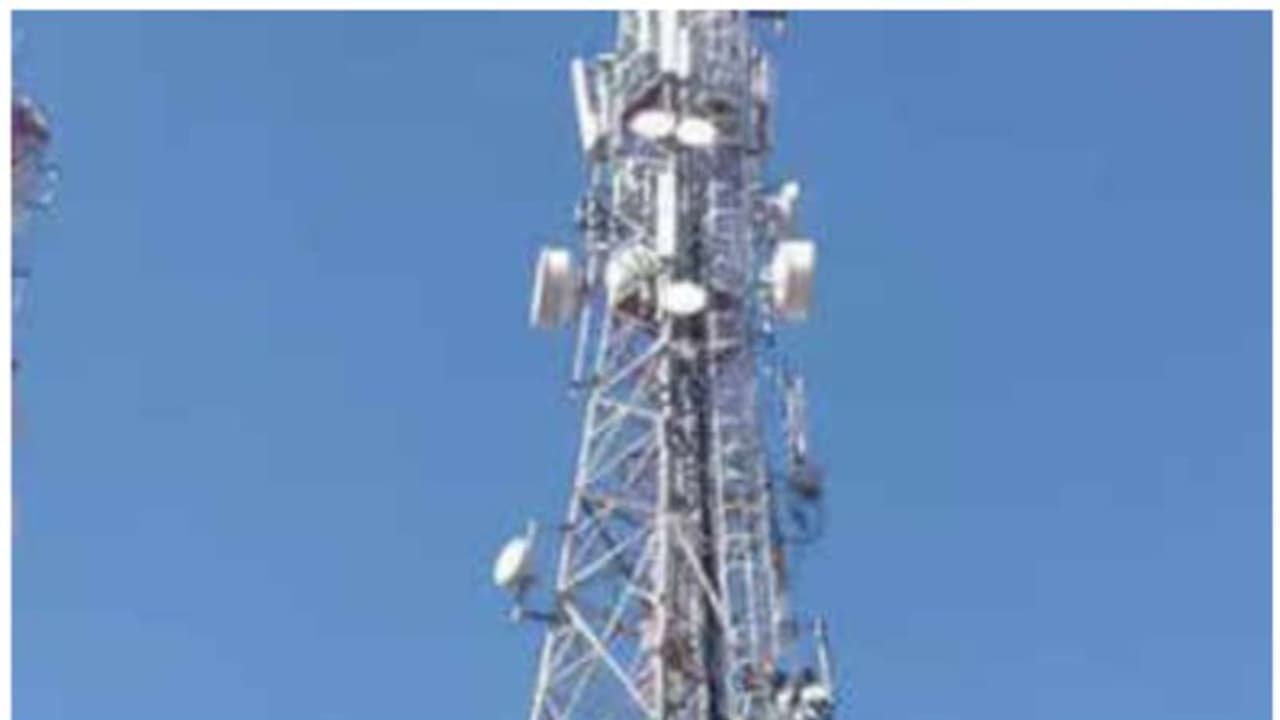 പതിനായിരം കിലോ ഭാരം, 50 മീറ്റർ നീളം; മൊബൈൽ ടവർ മോഷണം പോയെന്ന് പരാതി, പൊലീസ് അന്വേഷിച്ചപ്പോൾ ട്വിസ്റ്റ് ! പതിനായിരം കിലോ ഭാരം, 50 മീറ്റർ നീളം; മൊബൈൽ ടവർ മോഷണം പോയെന്ന് പരാതി, പൊലീസ് അന്വേഷിച്ചപ്പോൾ ട്വിസ്റ്റ് !