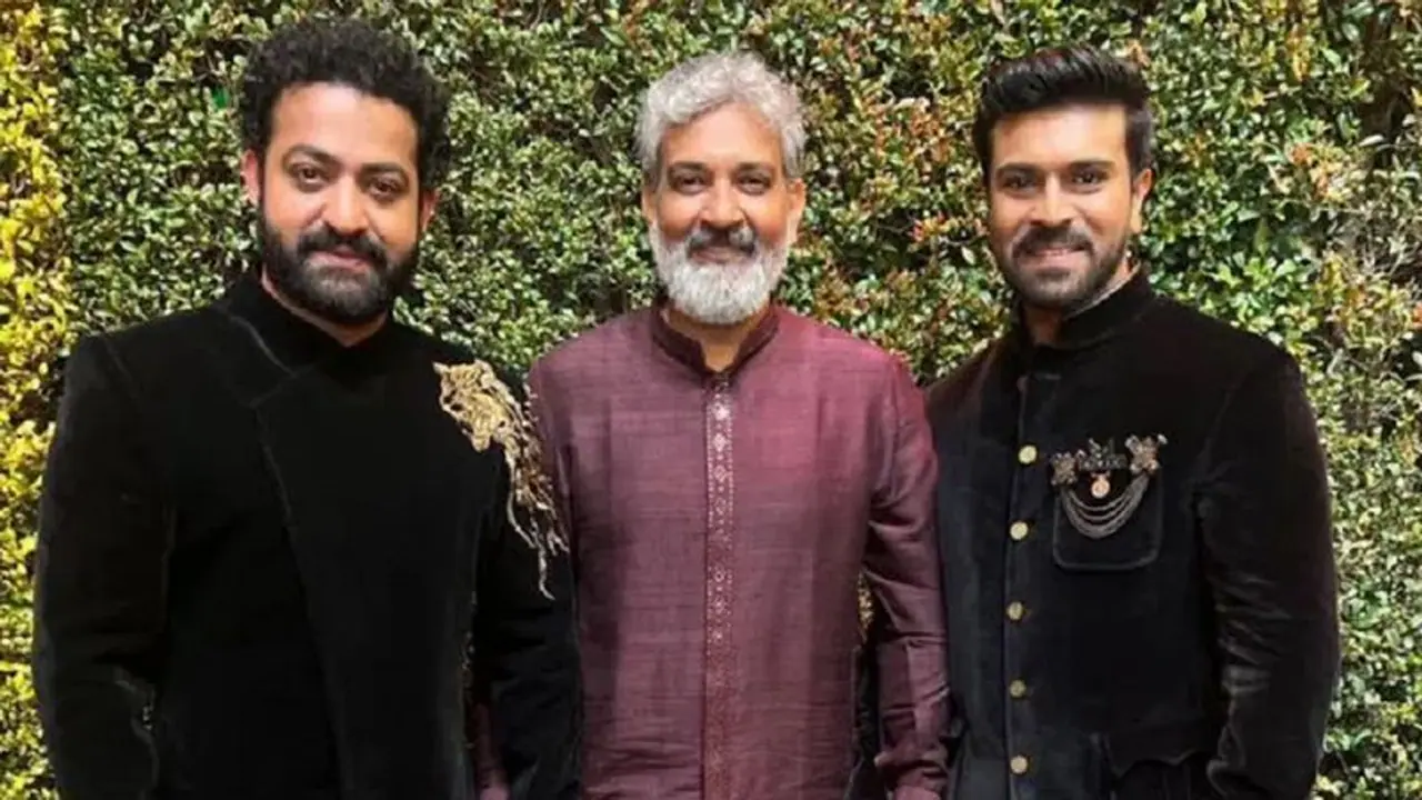 Oscars 2023: ಆಸ್ಕರ್ ಪ್ರಶಸ್ತಿ ಪ್ರದಾನ ಕಾರ್ಯಕ್ರಮ ಪ್ರಾರಂಭ: ರೆಡ್ ಕಾರ್ಪೆಟ್ ಮೇಲೆ ಕಾಣಿಸಿಕೊಂಡ 'ಆರ್ಆರ್ಆರ್' ಟೀಂ Oscars 2023: ಆಸ್ಕರ್ ಪ್ರಶಸ್ತಿ ಪ್ರದಾನ ಕಾರ್ಯಕ್ರಮ ಪ್ರಾರಂಭ: ರೆಡ್ ಕಾರ್ಪೆಟ್ ಮೇಲೆ ಕಾಣಿಸಿಕೊಂಡ 'ಆರ್ಆರ್ಆರ್' ಟೀಂ