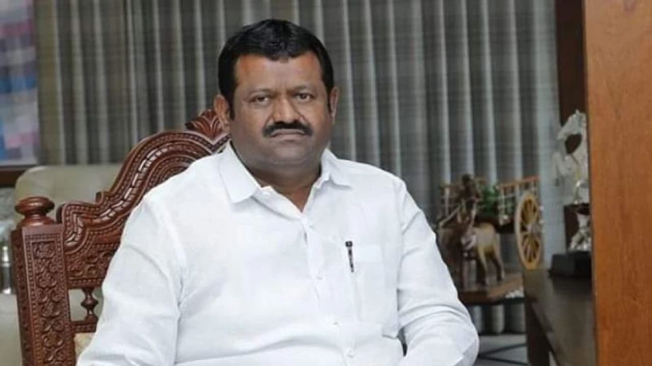 ನವಲಗುಂದ ಬಂಡಾಯ: ಶಂಕರ ಪಾಟೀಲ ಮುನೇನಕೊಪ್ಪ ವಿರುದ್ಧ ಸ್ಪರ್ಧೆಗೆ 8 ಕಾಂಗ್ರೆಸಿಗರು ಸಿದ್ಧ!