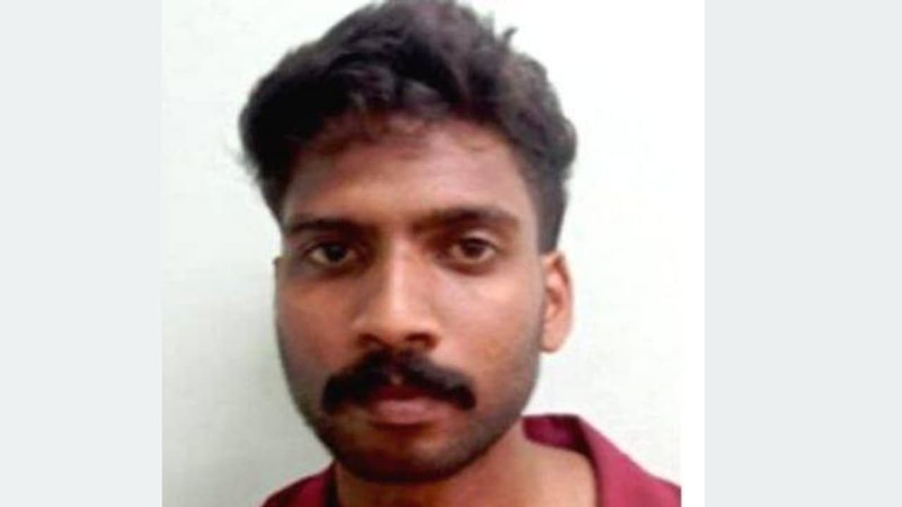 മകളെ ശല്യം ചെയ്തതിന് പരാതി നൽകിയതിൽ വൈരാഗ്യം, രാത്രി മതിൽ ചാടി വീട്ടിൽ കയറി അതിക്രമം, മോഷണം; യുവാവ് പിടിയിൽ മകളെ ശല്യം ചെയ്തതിന് പരാതി നൽകിയതിൽ വൈരാഗ്യം, രാത്രി മതിൽ ചാടി വീട്ടിൽ കയറി അതിക്രമം, മോഷണം; യുവാവ് പിടിയിൽ