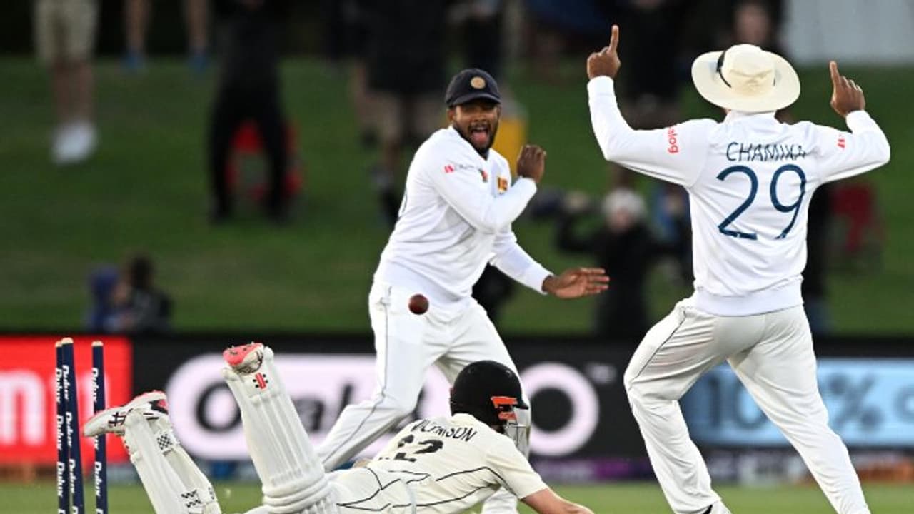 ജയിക്കാന് വേണ്ടത് 1 പന്തില് 1 റണ്; റണ്ണൗട്ടില് നിന്ന് രക്ഷപ്പെട്ട് വില്യംസണ്, ഇന്ത്യ ഫൈനലുറപ്പിച്ച നിമിഷം ജയിക്കാന് വേണ്ടത് 1 പന്തില് 1 റണ്; റണ്ണൗട്ടില് നിന്ന് രക്ഷപ്പെട്ട് വില്യംസണ്, ഇന്ത്യ ഫൈനലുറപ്പിച്ച നിമിഷം