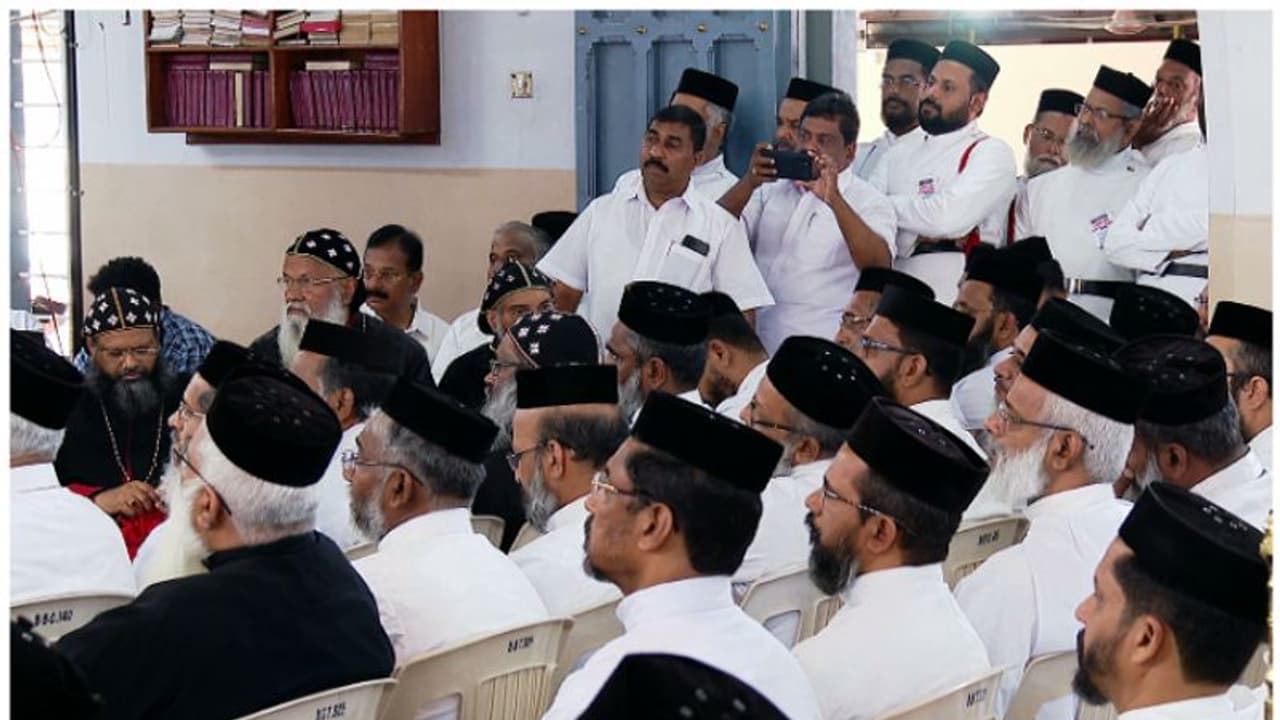 ചർച്ച് ബിൽ പിൻവലിക്കണമെന്ന് ആവശ്യപ്പെട്ട് പ്രമേയം പാസാക്കി ഓർത്തഡോക്സ് സഭ; പ്രതിഷേധ ഉപവാസ പ്രാര്ത്ഥനാ യജ്ഞം ചർച്ച് ബിൽ പിൻവലിക്കണമെന്ന് ആവശ്യപ്പെട്ട് പ്രമേയം പാസാക്കി ഓർത്തഡോക്സ് സഭ; പ്രതിഷേധ ഉപവാസ പ്രാര്ത്ഥനാ യജ്ഞം