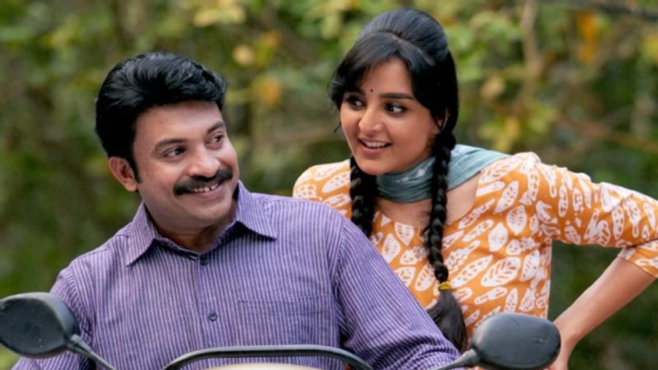 മഞ്ജുവും സൗബിനും വീണ്ടും; 'വെള്ളരി പട്ടണം' റിലീസ് തീയതി പ്രഖ്യാപിച്ചു മഞ്ജുവും സൗബിനും വീണ്ടും; 'വെള്ളരി പട്ടണം' റിലീസ് തീയതി പ്രഖ്യാപിച്ചു