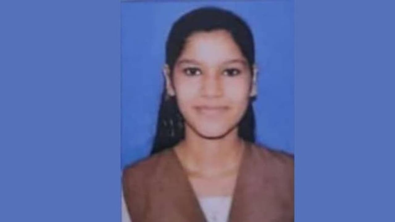 കൊല്ലത്ത് വിദ്യാർത്ഥിനി വീടിനുള്ളിൽ തൂങ്ങി മരിച്ച നിലയിൽ