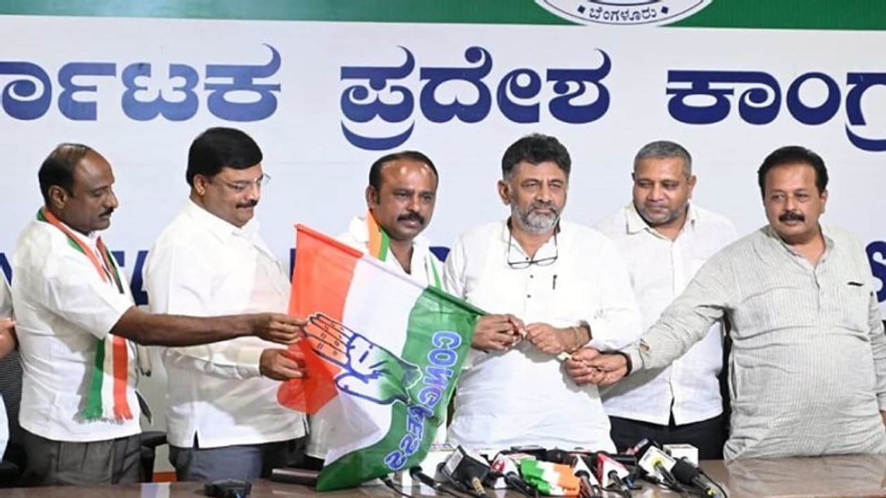 ಆಪರೇಷನ್ ಕಮಲದಲ್ಲಿದ್ದ ಉದಯ್ ಕಾಂಗ್ರೆಸ್ ಸೇರ್ಪಡೆ ಆಪರೇಷನ್ ಕಮಲದಲ್ಲಿದ್ದ ಉದಯ್ ಕಾಂಗ್ರೆಸ್ ಸೇರ್ಪಡೆ