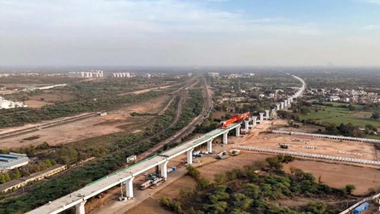 ಭಾರತದ ಮೊದಲ ಬುಲೆಟ್ ರೈಲು ಕಾಮಗಾರಿ ಸ್ಥಳದಲ್ಲಿ ಅವಘಡ, ಮೂವರು ಮೃತ! ಭಾರತದ ಮೊದಲ ಬುಲೆಟ್ ರೈಲು ಕಾಮಗಾರಿ ಸ್ಥಳದಲ್ಲಿ ಅವಘಡ, ಮೂವರು ಮೃತ!