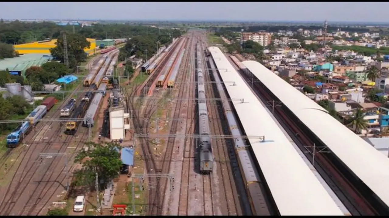 ரயில் நிலையத்தில் மின்சாரம் தாக்கி 6 பேர் உயிரிழப்பு... ஜார்க்கண்ட்டி நிகழ்ந்த பரபரப்பு சம்பவம்!! ரயில் நிலையத்தில் மின்சாரம் தாக்கி 6 பேர் உயிரிழப்பு... ஜார்க்கண்ட்டி நிகழ்ந்த பரபரப்பு சம்பவம்!!