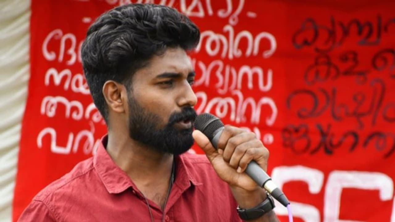 'വീട്ടിൽ കേറി കൈയ്യും കാലും തല്ലിയൊടിക്കും'; സ്ഥാനാർത്ഥിക്ക് എസ്എഫ്ഐ ജില്ലാ സെക്രട്ടറിയുടെ ഭീഷണി