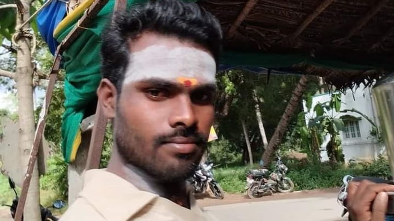 காட்டு யானையுடன் செல்பி எடுக்க முயன்ற வாலிபரை மிதித்து கொன்ற யானை காட்டு யானையுடன் செல்பி எடுக்க முயன்ற வாலிபரை மிதித்து கொன்ற யானை