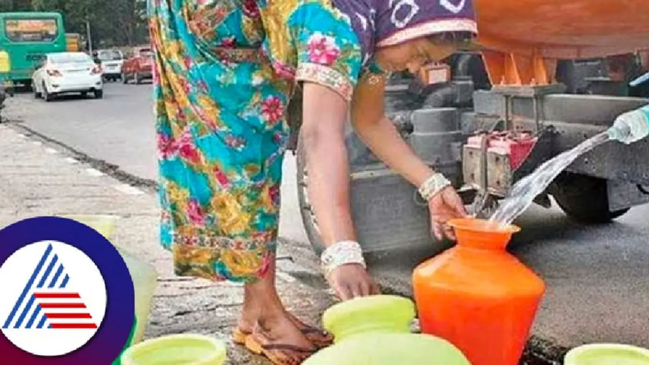 ವಿಧಾನಸಭೆ ಚುನಾವಣೆ ಹಿನ್ನೆಲೆ: ಮನೆ ಬಾಗಿಲಿಗೆ ನೀರು ಕೊಡುವ ಮೂಲಕ ಮತದಾರರ ಓಲೈಕೆಗೆ ಯತ್ನ ವಿಧಾನಸಭೆ ಚುನಾವಣೆ ಹಿನ್ನೆಲೆ: ಮನೆ ಬಾಗಿಲಿಗೆ ನೀರು ಕೊಡುವ ಮೂಲಕ ಮತದಾರರ ಓಲೈಕೆಗೆ ಯತ್ನ