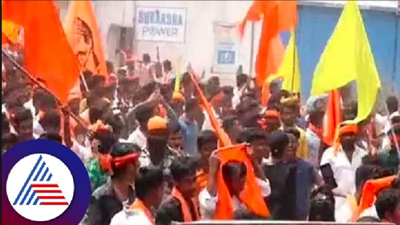 ಹಾವೇರಿಯ ರಟ್ಟೀಹಳ್ಳಿಯಲ್ಲಿ ಮಸೀದಿಗೆ ಕಲ್ಲು: ಉದ್ವಿಗ್ನ ಸ್ಥಿತಿ ಹಾವೇರಿಯ ರಟ್ಟೀಹಳ್ಳಿಯಲ್ಲಿ ಮಸೀದಿಗೆ ಕಲ್ಲು: ಉದ್ವಿಗ್ನ ಸ್ಥಿತಿ