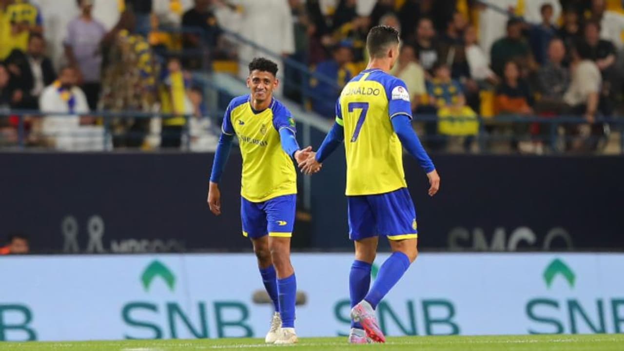 ഗോളും അസിസ്റ്റുമില്ലാതെ ക്രിസ്റ്റ്യാനോ! അനാവശ്യമായി പന്ത് തട്ടിതെറിപ്പിച്ചതിന് മഞ്ഞക്കാര്ഡ് വീഡിയോ ഗോളും അസിസ്റ്റുമില്ലാതെ ക്രിസ്റ്റ്യാനോ! അനാവശ്യമായി പന്ത് തട്ടിതെറിപ്പിച്ചതിന് മഞ്ഞക്കാര്ഡ് വീഡിയോ