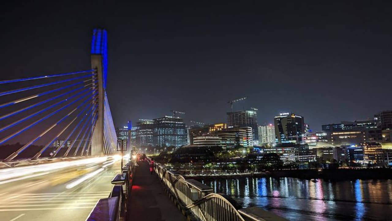 వాహనదారులకు అలర్ట్.. దుర్గం చెరువు కేబుల్ బ్రిడ్జిపై బండి ఆపితే రూ.2 వేల ఫైన్ వాహనదారులకు అలర్ట్.. దుర్గం చెరువు కేబుల్ బ్రిడ్జిపై బండి ఆపితే రూ.2 వేల ఫైన్