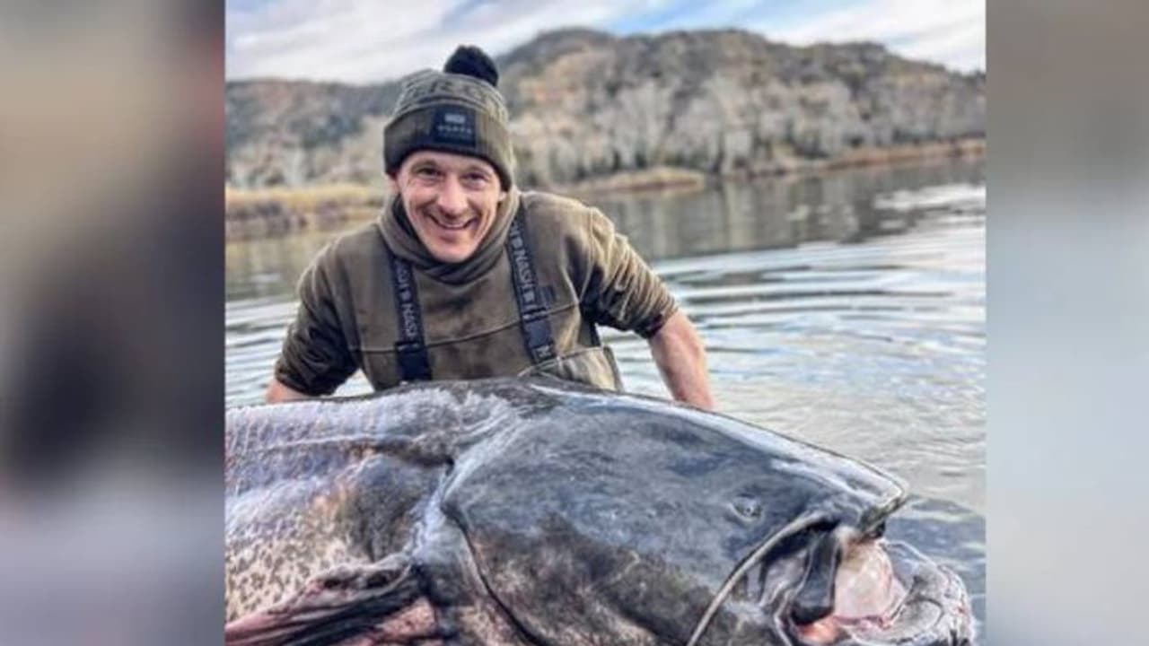 ചൂണ്ടയിൽ കുടുങ്ങിയത് 90 കിലോയുള്ള മത്സ്യം, ഒരു മണിക്കൂർ ജീവൻമരണ പോരാട്ടം, ഒടുവിൽ... ചൂണ്ടയിൽ കുടുങ്ങിയത് 90 കിലോയുള്ള മത്സ്യം, ഒരു മണിക്കൂർ ജീവൻമരണ പോരാട്ടം, ഒടുവിൽ...