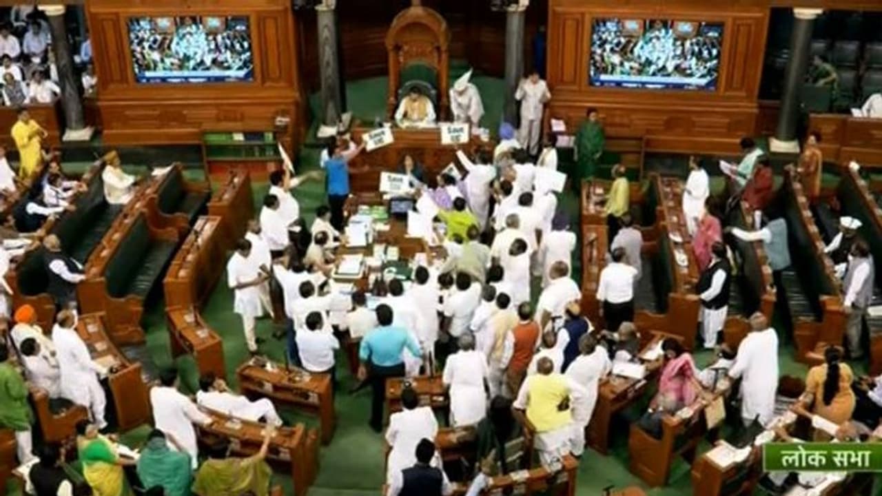 ലോക്സഭയിൽ വീണ്ടും ബഹളം, അദാനി വിവാദത്തിൽ ജെപിസി അന്വേഷണം ആവശ്യപ്പെട്ട് പ്രതിപക്ഷം നടുത്തളത്തിൽ ലോക്സഭയിൽ വീണ്ടും ബഹളം, അദാനി വിവാദത്തിൽ ജെപിസി അന്വേഷണം ആവശ്യപ്പെട്ട് പ്രതിപക്ഷം നടുത്തളത്തിൽ