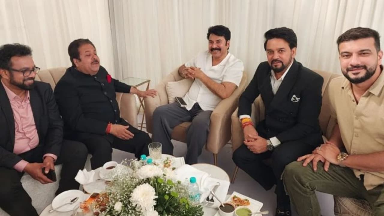 അനുരാഗ് താക്കൂറും രാജീവ് ശുക്ലയുമായി കൂടിക്കാഴ്ച നടത്തി മമ്മൂട്ടി ചിത്രങ്ങൾ അനുരാഗ് താക്കൂറും രാജീവ് ശുക്ലയുമായി കൂടിക്കാഴ്ച നടത്തി മമ്മൂട്ടി ചിത്രങ്ങൾ