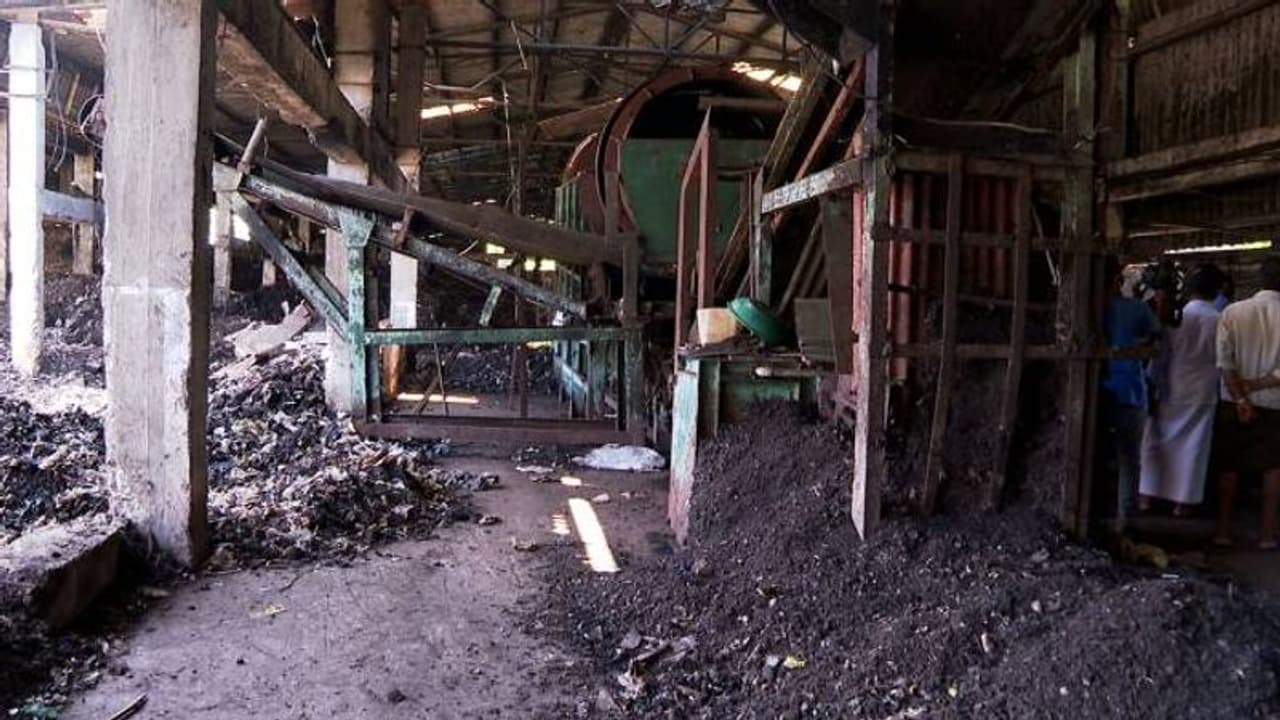 ഞെളിയമ്പറമ്പിനെ മറ്റൊരു ബ്രഹ്മപുരമാക്കരുത്, സോൺടയുടെ കരാര് റദ്ദാക്കണം; കോഴിക്കോട് കൌൺസിൽ യോഗത്തിൽ പ്രതിപക്ഷം ഞെളിയമ്പറമ്പിനെ മറ്റൊരു ബ്രഹ്മപുരമാക്കരുത്, സോൺടയുടെ കരാര് റദ്ദാക്കണം; കോഴിക്കോട് കൌൺസിൽ യോഗത്തിൽ പ്രതിപക്ഷം