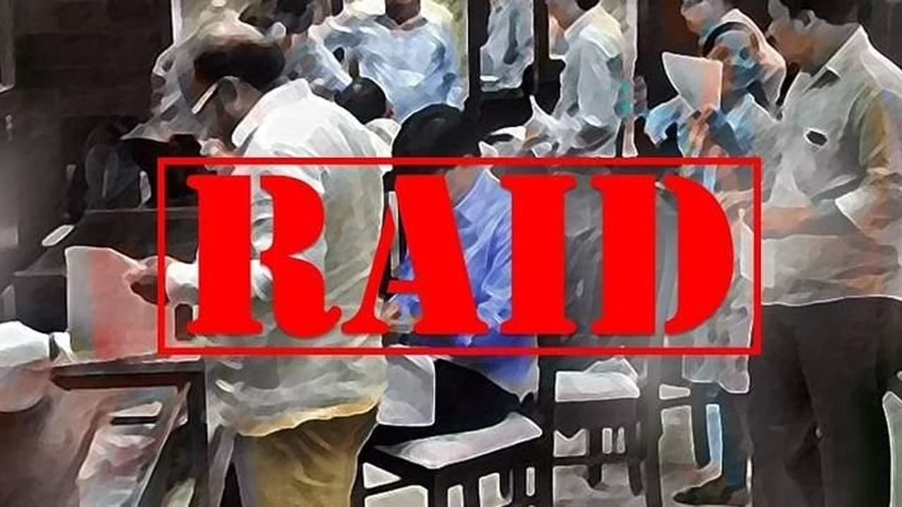 தமிழகம் முழுவதும் சார் பதிவாளர் அலுவலகத்தில் சோதனை... புகார் எழுந்ததை அடுத்து லஞ்ச ஒழிப்புத்துறை அதிரடி!! தமிழகம் முழுவதும் சார் பதிவாளர் அலுவலகத்தில் சோதனை... புகார் எழுந்ததை அடுத்து லஞ்ச ஒழிப்புத்துறை அதிரடி!!