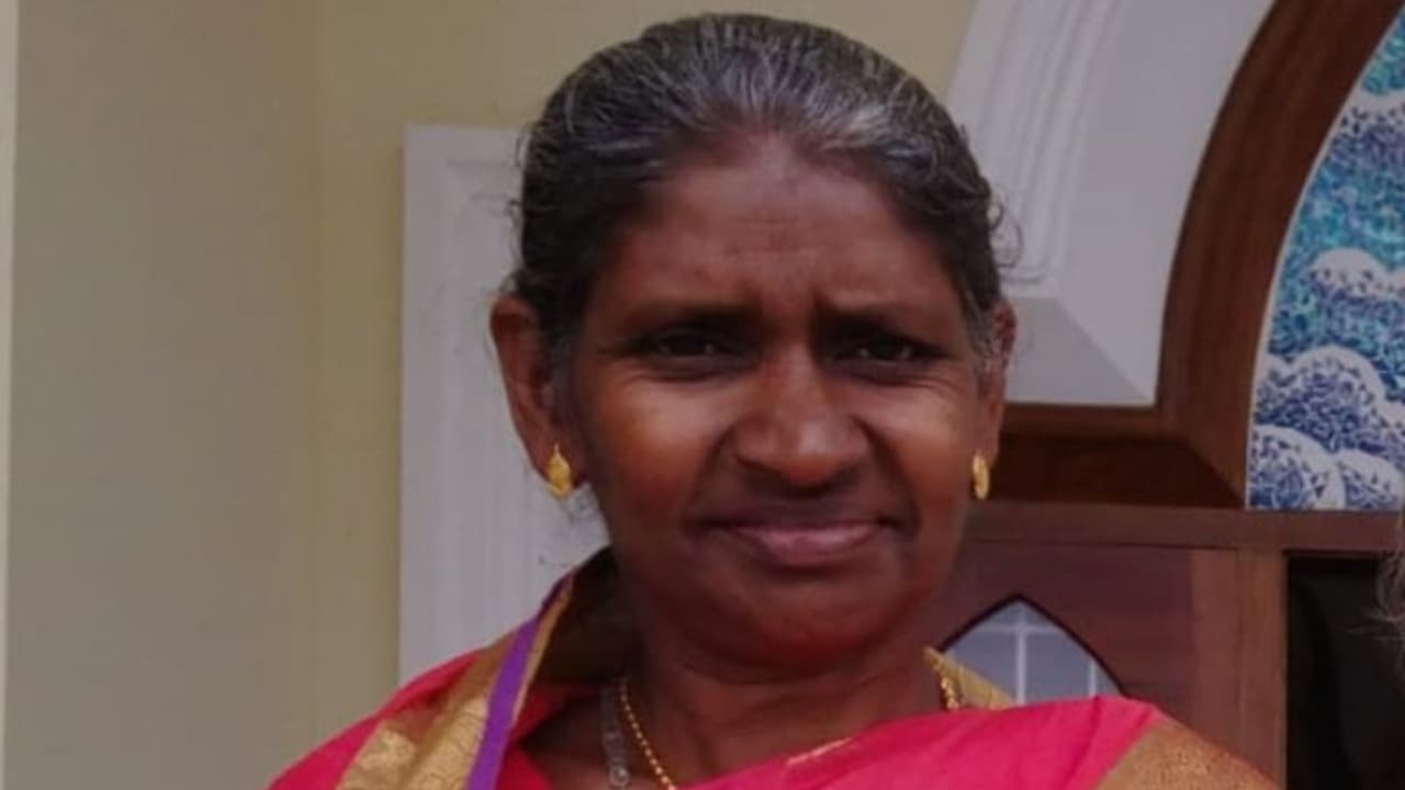 വയനാട്ടില് നിന്ന് കാണാതായ വീട്ടമ്മയുടെ മൃതദേഹം കണ്ണൂരിലെ വനത്തിനുള്ളില് നിന്ന് കണ്ടെത്തി വയനാട്ടില് നിന്ന് കാണാതായ വീട്ടമ്മയുടെ മൃതദേഹം കണ്ണൂരിലെ വനത്തിനുള്ളില് നിന്ന് കണ്ടെത്തി