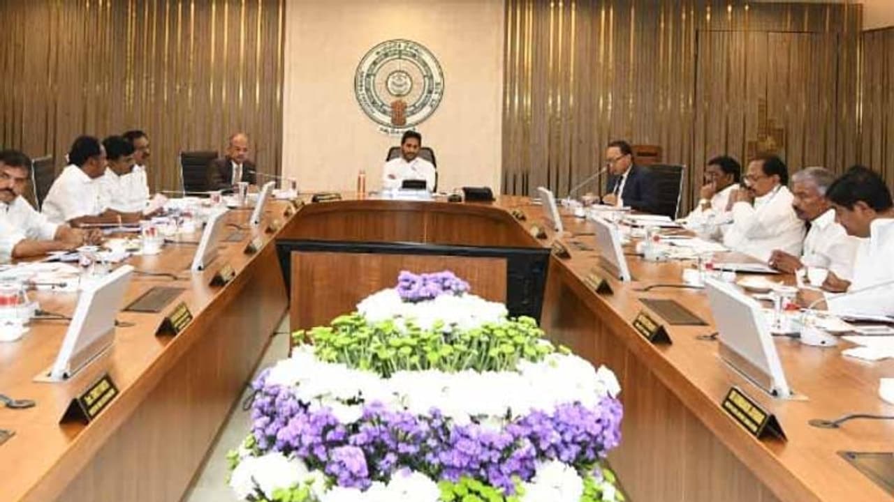 ఈ నెల 31న ఏపీ కేబినెట్ భేటీ ... రేవంత్ బాటలోనే వైఎస్ జగన్...? ఈ నెల 31న ఏపీ కేబినెట్ భేటీ ... రేవంత్ బాటలోనే వైఎస్ జగన్...?