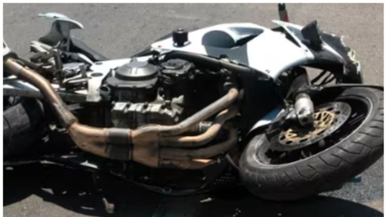 ಬೆಂಗಳೂರಿನಲ್ಲಿ ಹಿಟ್ ಅಂಡ್ ರನ್ : ಬೈಕ್ ಸವಾರನನ್ನು ಬಲಿ ಪಡೆದ ಲಾರಿ! ಬೆಂಗಳೂರಿನಲ್ಲಿ ಹಿಟ್ ಅಂಡ್ ರನ್ : ಬೈಕ್ ಸವಾರನನ್ನು ಬಲಿ ಪಡೆದ ಲಾರಿ!