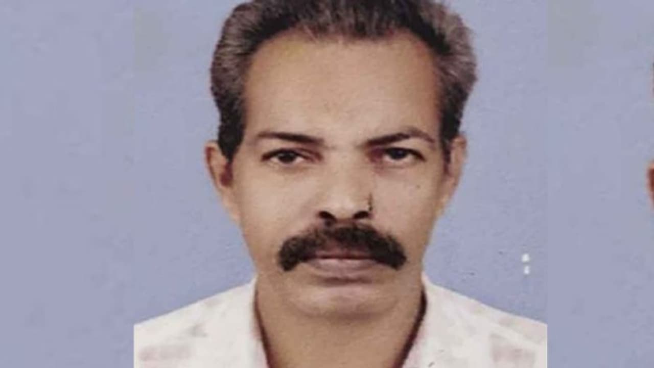 പുകവലിക്കിടെ തീ മുണ്ടിലേയ്ക്ക് വീണ് കത്തി; പൊള്ളലേറ്റ ഗൃഹനാഥൻ മരിച്ചു പുകവലിക്കിടെ തീ മുണ്ടിലേയ്ക്ക് വീണ് കത്തി; പൊള്ളലേറ്റ ഗൃഹനാഥൻ മരിച്ചു