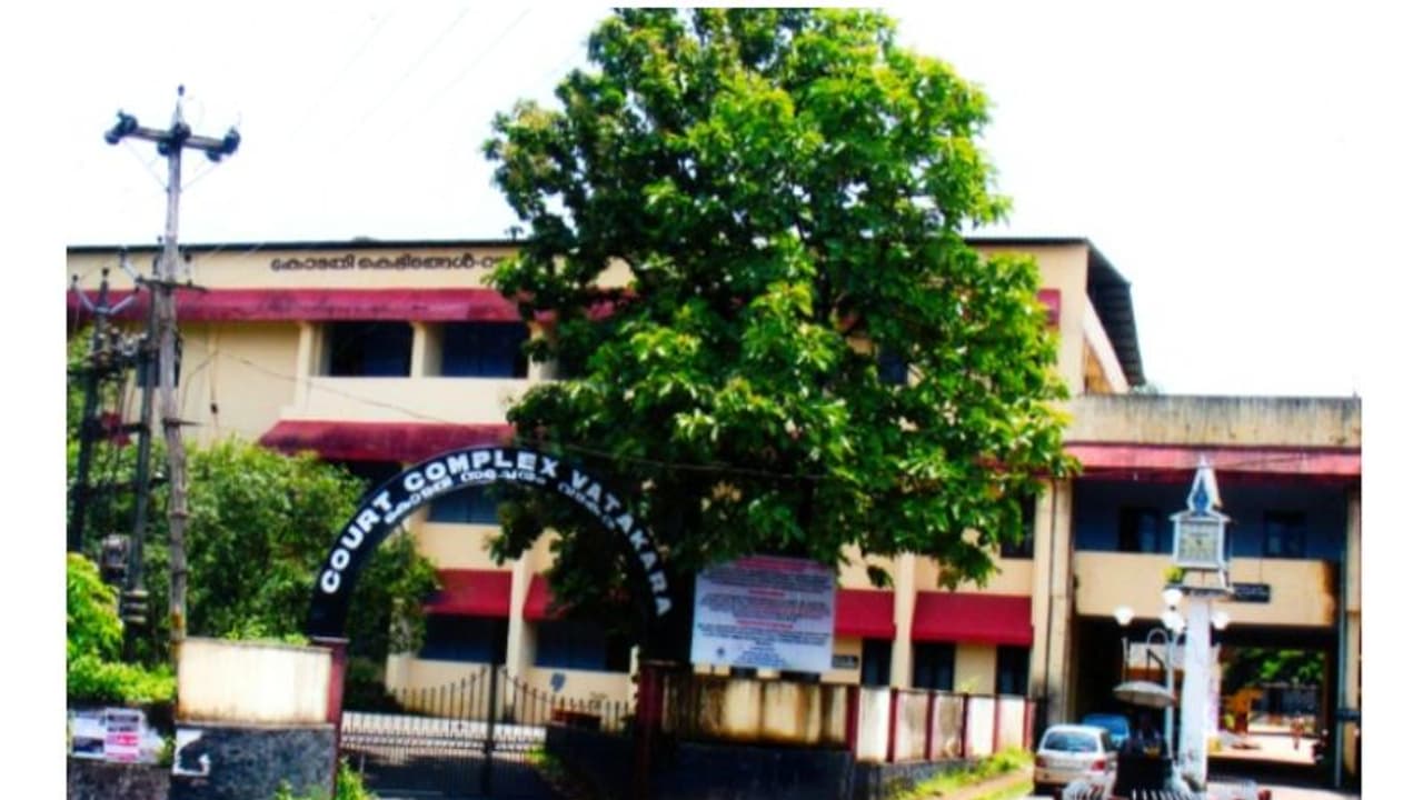 ഭാര്യക്ക് 29.64 ലക്ഷം നൽകാൻ ഉത്തരവ്; വനിത പൊലീസിനെ കബളിപ്പിച്ച് കോടതിയില് നിന്ന് ഇറങ്ങിയോടി ഭർത്താവ് ഭാര്യക്ക് 29.64 ലക്ഷം നൽകാൻ ഉത്തരവ്; വനിത പൊലീസിനെ കബളിപ്പിച്ച് കോടതിയില് നിന്ന് ഇറങ്ങിയോടി ഭർത്താവ്