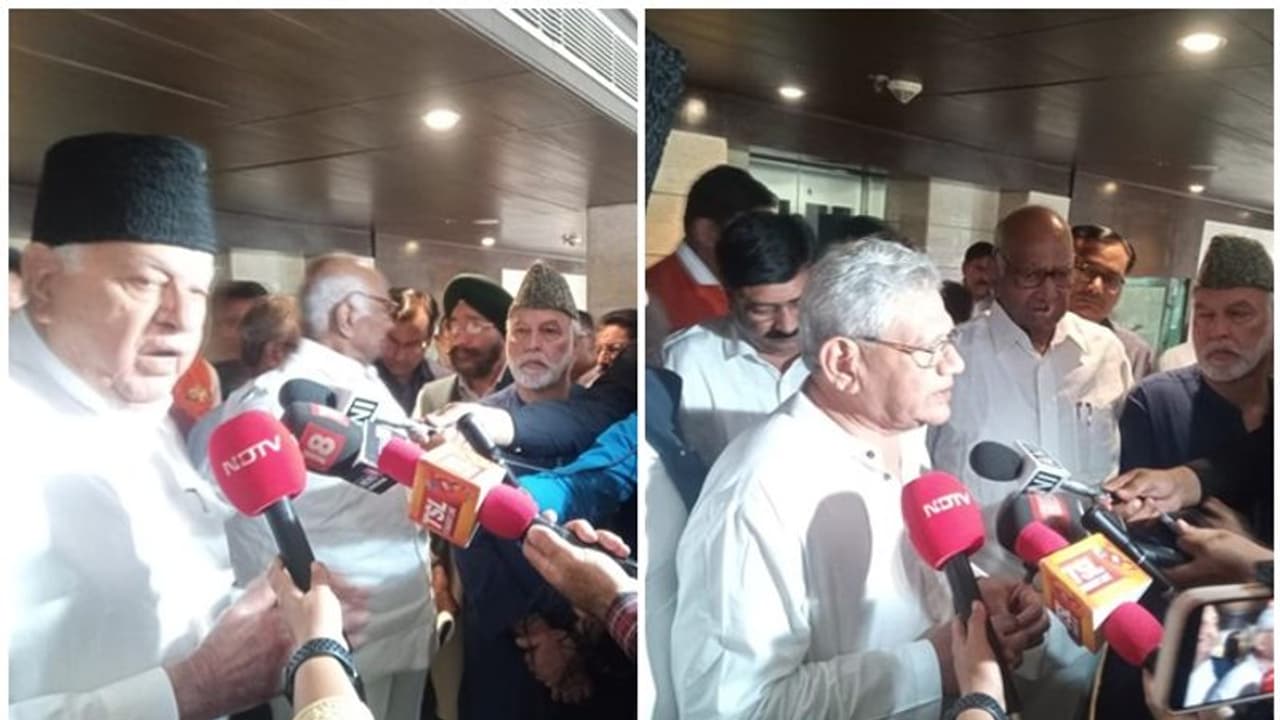 ಜಮ್ಮು ಕಾಶ್ಮೀರದಲ್ಲಿ ಚುನಾವಣೆ ನಡೆಸುವಂತೆ ಆಗ್ರಹಿಸಿ ಇಸಿಐ ಭೇಟಿ ಮಾಡಿದ ವಿರೋಧ ಪಕ್ಷಗಳ ನಿಯೋಗ! ಜಮ್ಮು ಕಾಶ್ಮೀರದಲ್ಲಿ ಚುನಾವಣೆ ನಡೆಸುವಂತೆ ಆಗ್ರಹಿಸಿ ಇಸಿಐ ಭೇಟಿ ಮಾಡಿದ ವಿರೋಧ ಪಕ್ಷಗಳ ನಿಯೋಗ!