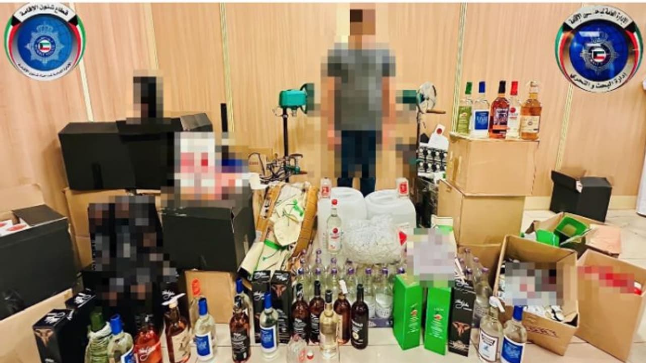 വന്‍ മദ്യശേഖരവുമായി പ്രവാസി ഇന്ത്യക്കാരന്‍ പൊലീസിന്റെ പിടിയിലായി